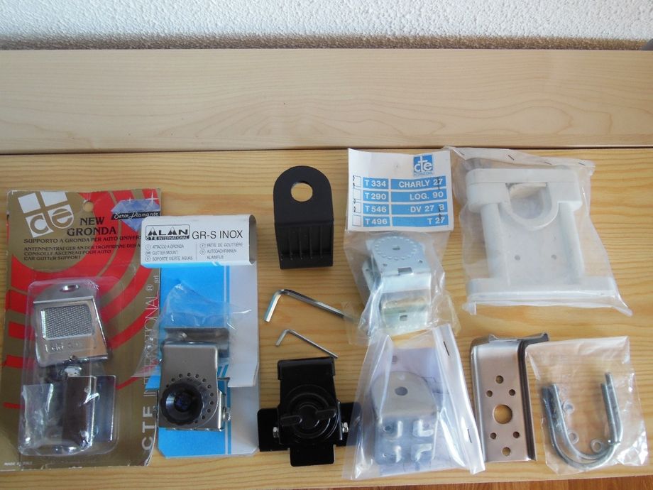 1-2 Takrenne/Bøyle-Feste-Mobil-Ant-a Kr 100,- stk.
3 Takrenne/Bøyle-Feste-Mobil-Ant-Kr 50,-
4 Takrenne/Bøyle-Feste-Mobil-Ant-Regulerbart-Kr 150,-
5-6 Speil-Feste-Mobilantenner-a-Kr 150,- stk.
7 Feste-For-Båt-Antenne-           Kr 100,-
8 Feste-For-Båt-Antenne-Stål-    Kr  50,-
9 U-Bolt-Set-For-Feste-Rør-Base-Ant- a-Kr 50,-
+ Porto: epost; odderiks@online.no